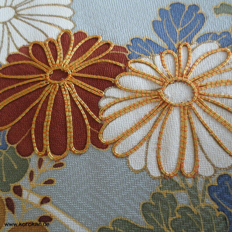 Blütenstreifen auf mattgold Iro Tomesode Mitsukoshi Kimono Seidendamast