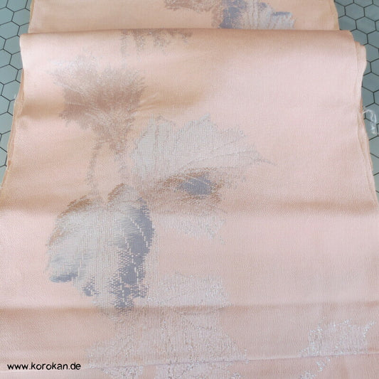 Brokatblätter in glänzenden Pastelltönen Japan Seiden Araihari Kimono