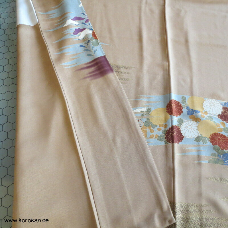 Blütenstreifen auf mattgold Iro Tomesode Mitsukoshi Kimono Seidendamast