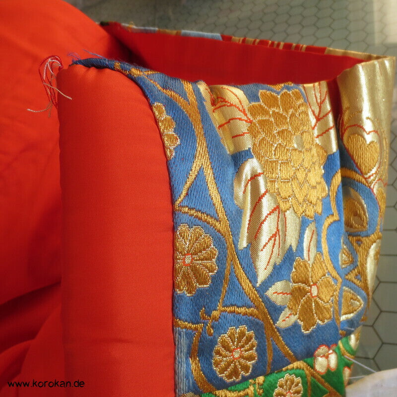 Uchikake Hochzeits Kimono - Mantel, Seidenbrokat mit gewebten Pfauen
