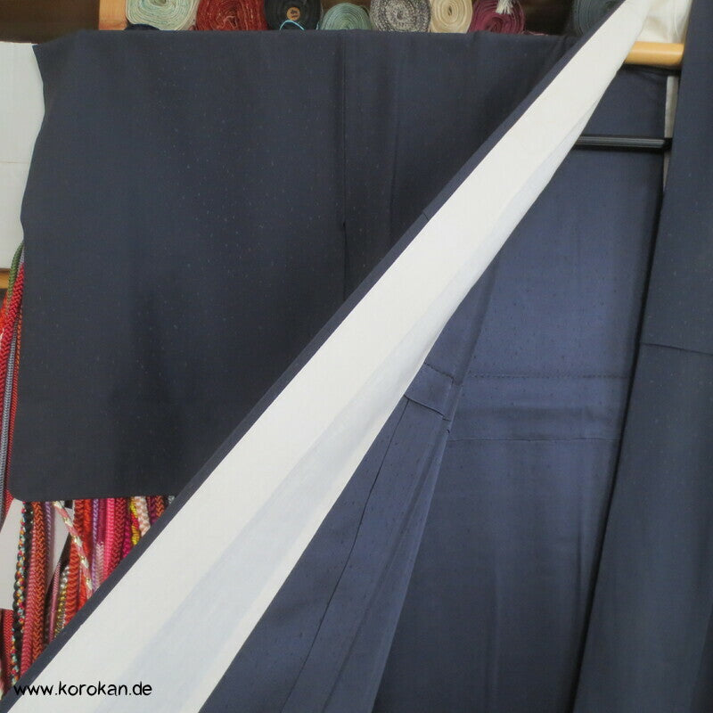 mitternachtsblauer Hitoe Homongi Seiden Kimono, mit Blumen