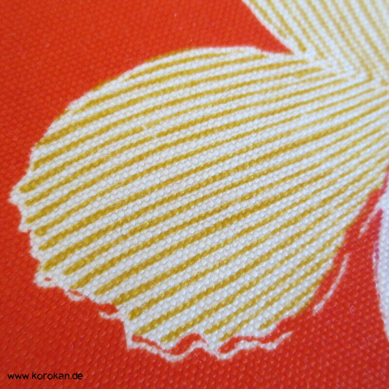 Kimono Wollstoff mit bunten Blüten auf hellrot