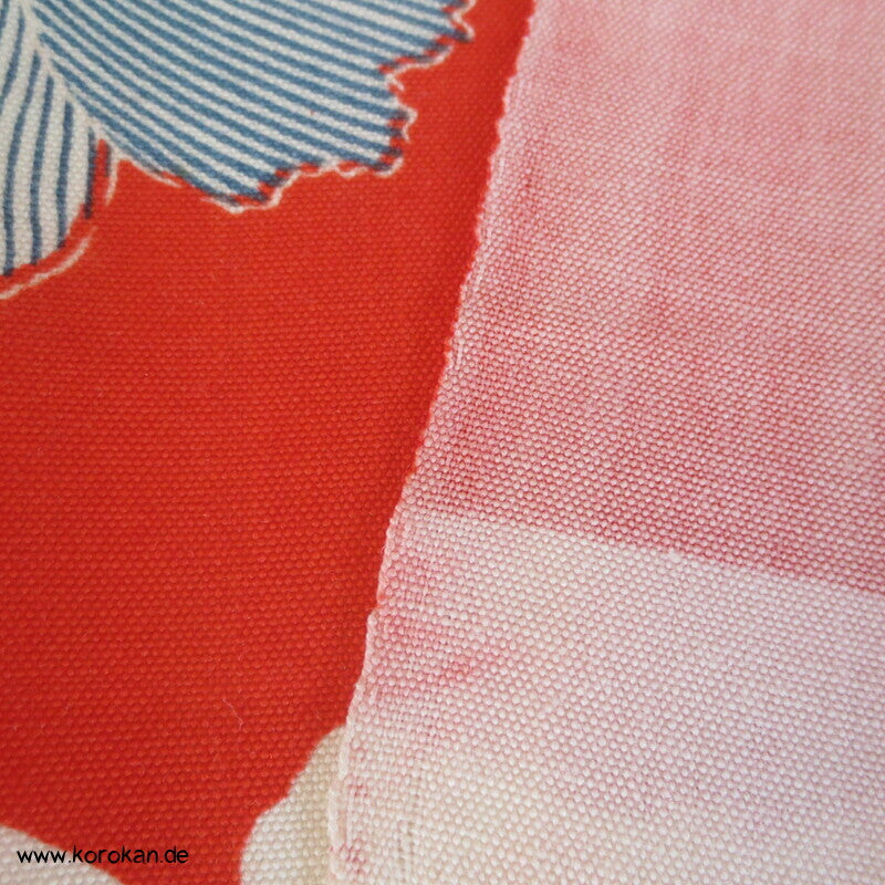 Kimono Wollstoff mit bunten Blüten auf hellrot