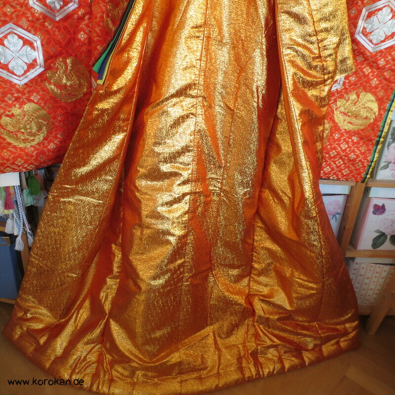 Uchikake Hochzeits Kimonomantel, gestickte goldene Phönix, silberne Kikko auf Brokat