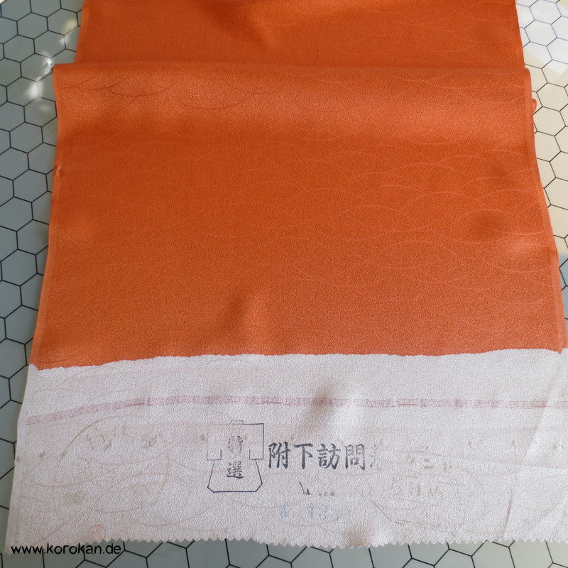 Chrysanthemen Kimono Tanmono, Teilstickerei mit Goldfaden auf Seidendamast