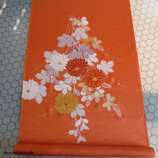 Chrysanthemen Kimono Tanmono, Teilstickerei mit Goldfaden auf Seidendamast