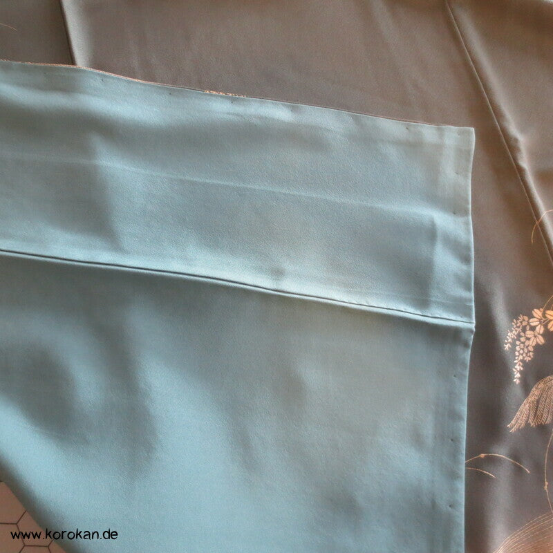 Glitzerblumen auf dunkelpetrolgrau Homongi Seidencrepe Kimono