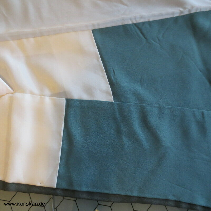 Glitzerblumen auf dunkelpetrolgrau Homongi Seidencrepe Kimono
