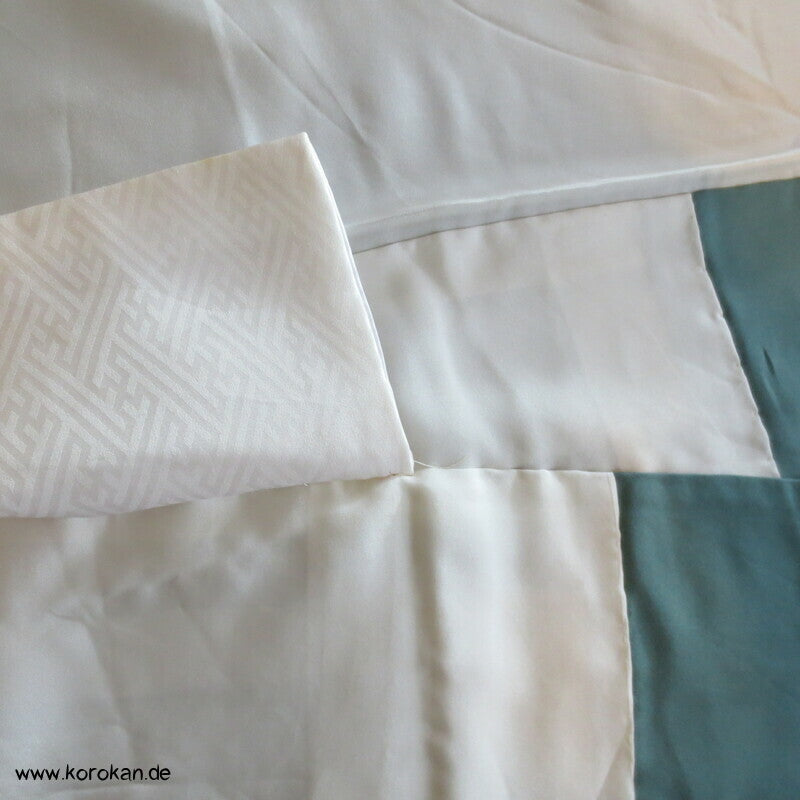Glitzerblumen auf dunkelpetrolgrau Homongi Seidencrepe Kimono