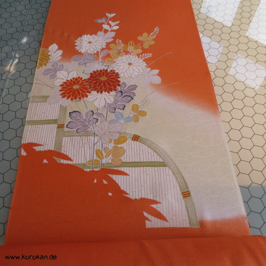 Chrysanthemen Kimono Tanmono, Teilstickerei mit Goldfaden auf Seidendamast