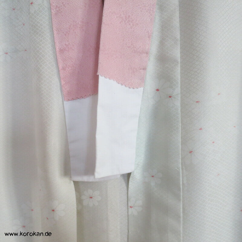 Seidendamast Juban Unterkimono mit feinem Han Eri Kragen, bestickt