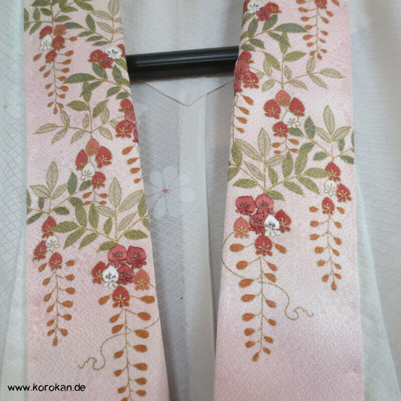 Seidendamast Juban Unterkimono mit feinem Han Eri Kragen, bestickt