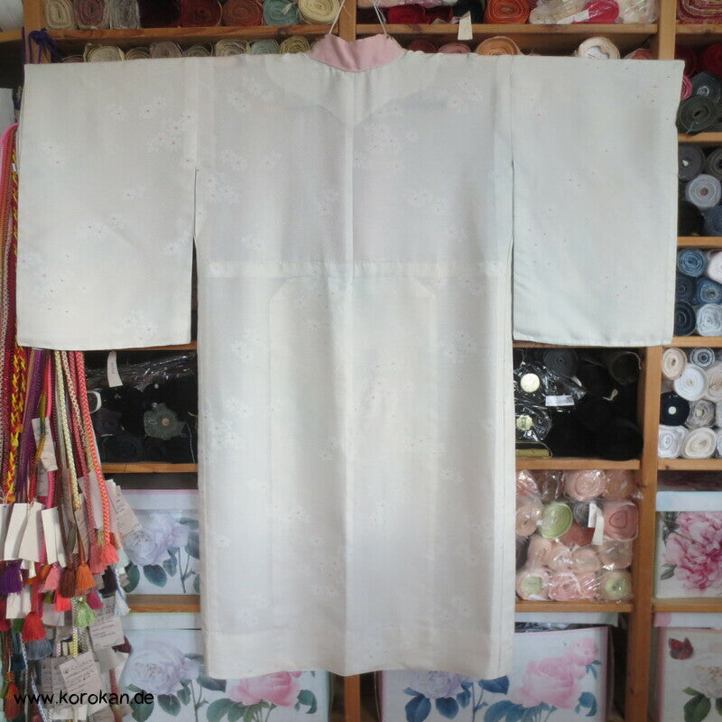 Seidendamast Juban Unterkimono mit feinem Han Eri Kragen, bestickt