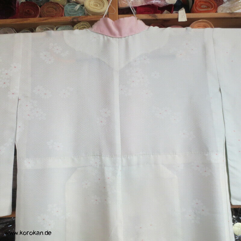 Seidendamast Juban Unterkimono mit feinem Han Eri Kragen, bestickt