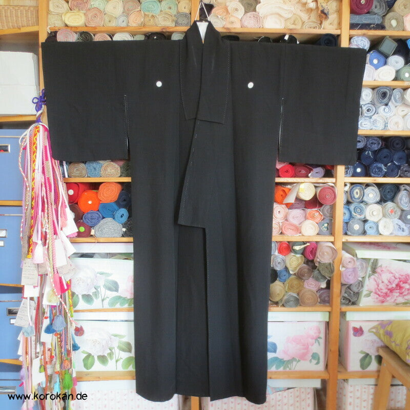 Blüten Mon Mofuku, schlichter schwarzer Kimono