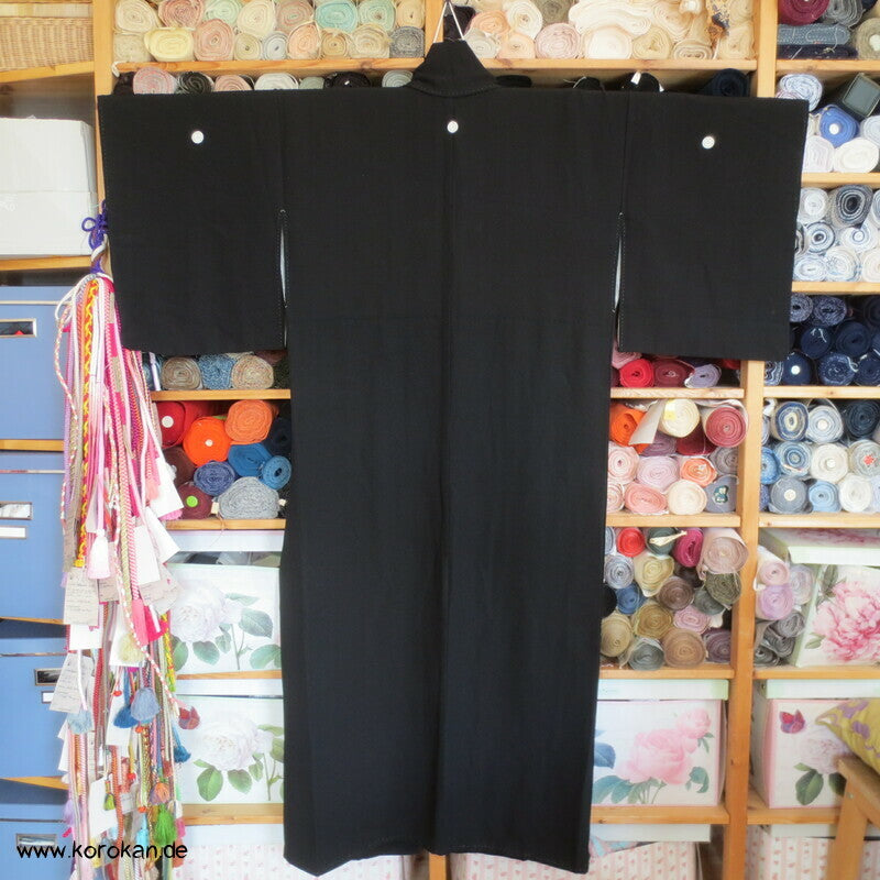 Blüten Mon Mofuku, schlichter schwarzer Kimono