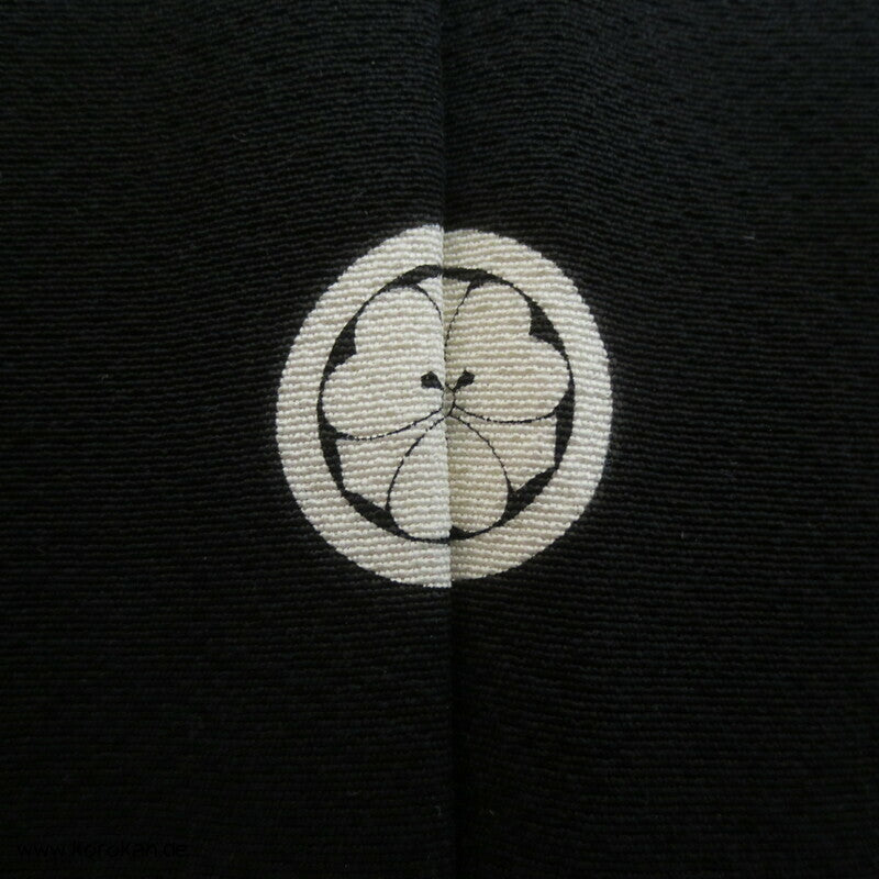 Blüten Mon Mofuku, schlichter schwarzer Kimono