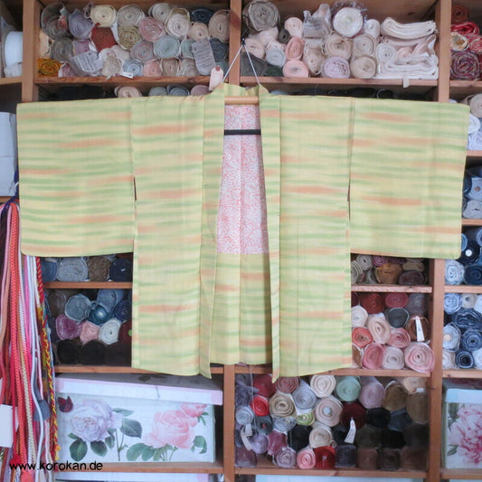 Haori Kimono Jacke aus Seidendamast mit Bokashi Farbverlaufstreifen zitrus