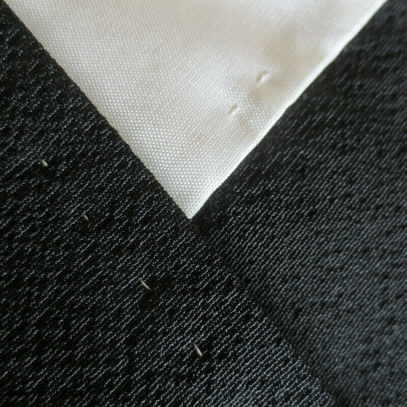 Blüten Mon Mofuku, schlichter schwarzer Kimono