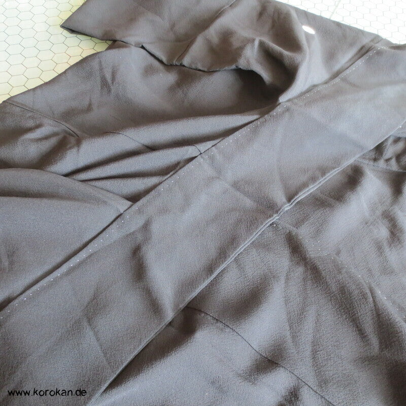 Blüten Mon Mofuku, schlichter schwarzer Kimono