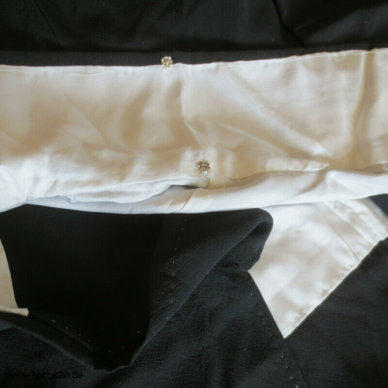 Blüten Mon Mofuku, schlichter schwarzer Kimono