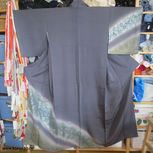 grauer Homongi Seiden Kimono mit etwas Stickereien