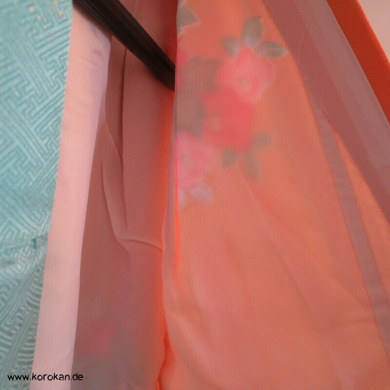 Mädchen Sayagata Seidendamast Furisode, bunt mit Blumenwagen