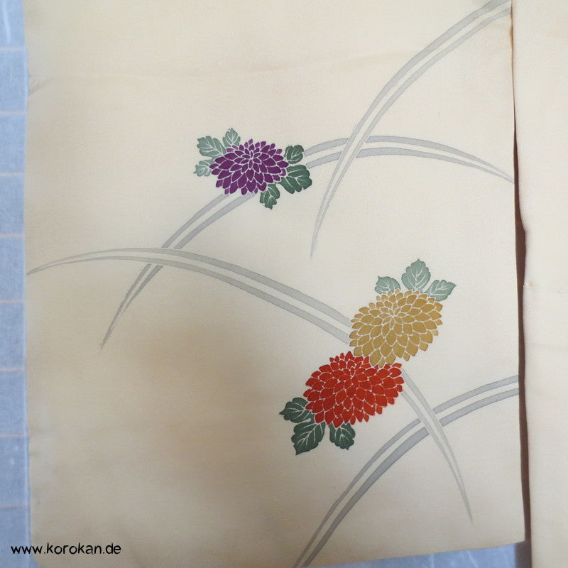 Chrysanthemen und Goldstickerei Homongi Seidendamast Kimono
