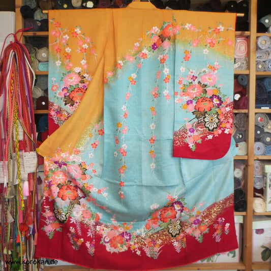 Mädchen Sayagata Seidendamast Furisode, bunt mit Blumenwagen