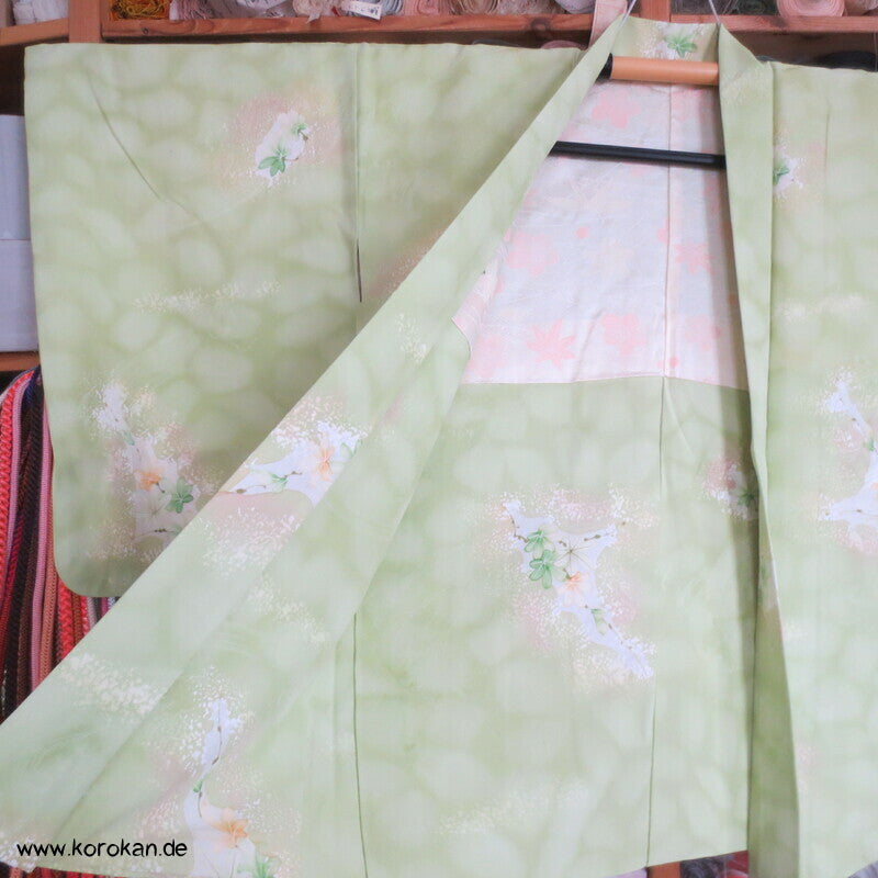 Haori Kimono Jacke Wellen Seidendamast auf dem gemalte Blätter schwimmen