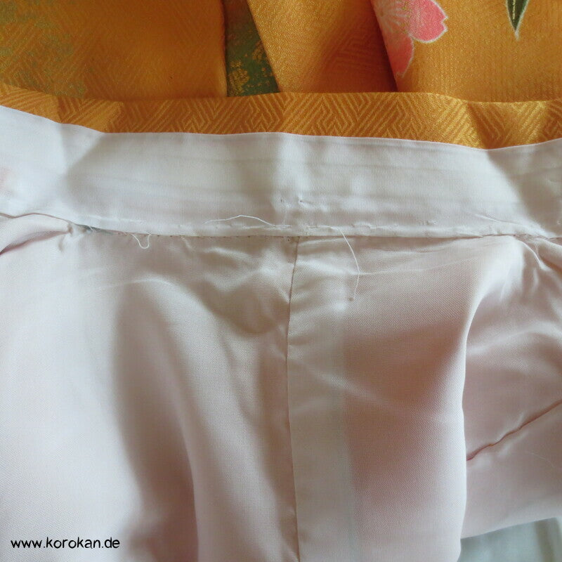 Mädchen Sayagata Seidendamast Furisode, bunt mit Blumenwagen