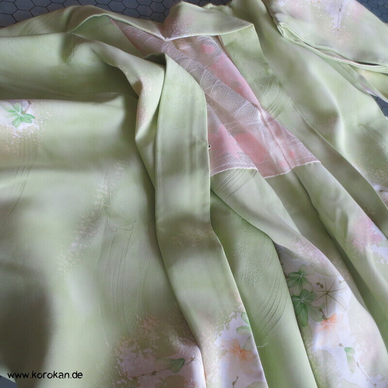 Haori Kimono Jacke Wellen Seidendamast auf dem gemalte Blätter schwimmen