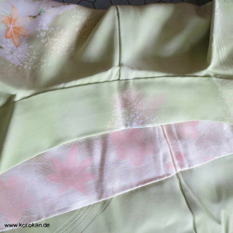 Haori Kimono Jacke Wellen Seidendamast auf dem gemalte Blätter schwimmen