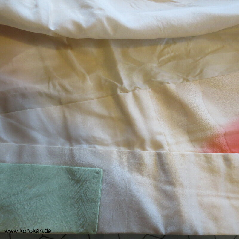 Mädchen Seidendamast Furisode mit gestickten Mandarinenten