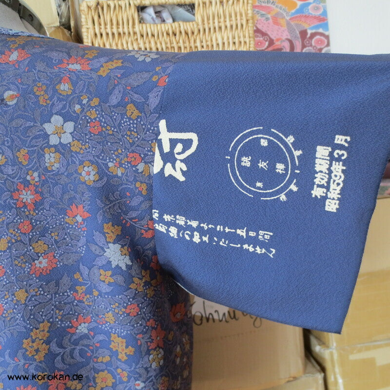 Blüten Blätter Kanji Kimono Seidenpanel T Shirt