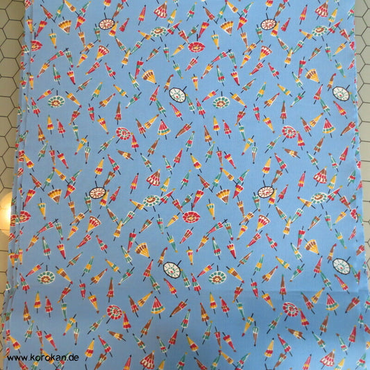 Bangasa Papierschirme bunt auf hellblau Kimono Stoff
