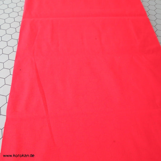 roter Stoffrest schlichter Baumwollstoff uni, Flecken