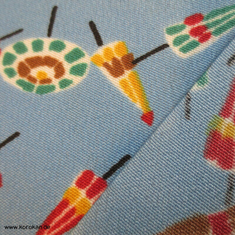 Bangasa Papierschirme bunt auf hellblau Kimono Stoff