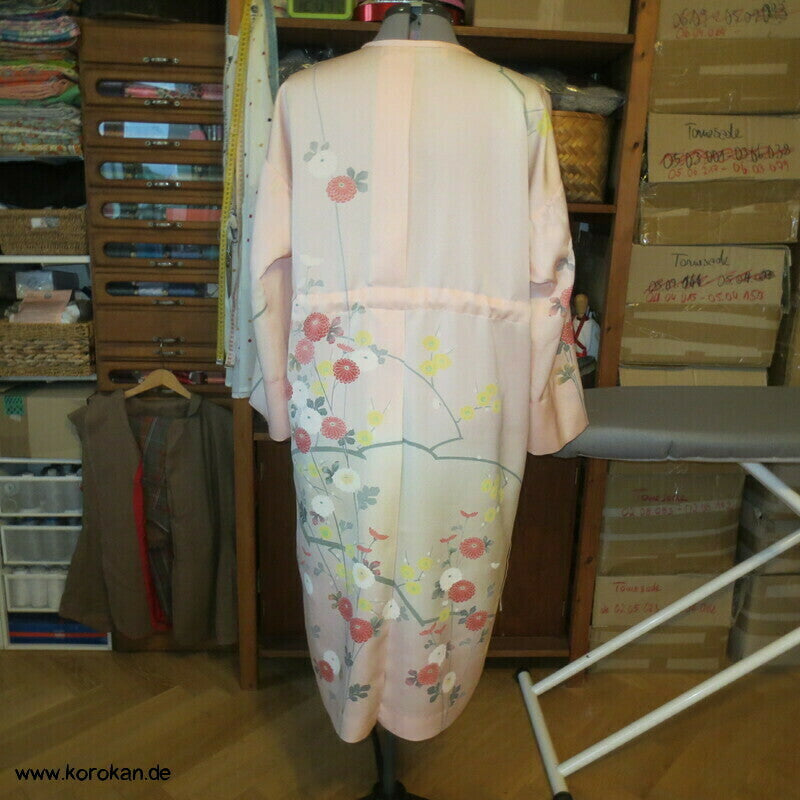 Nachthemd aus Homongi Kimono Seide, Blüten auf zart rosa