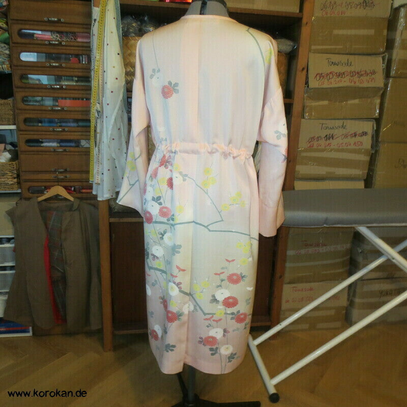 Nachthemd aus Homongi Kimono Seide, Blüten auf zart rosa