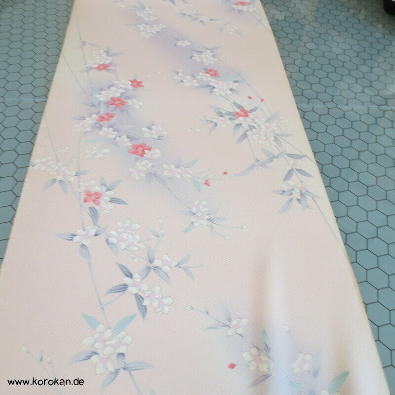 Kamelien Kimono Sayagata Seidendamast