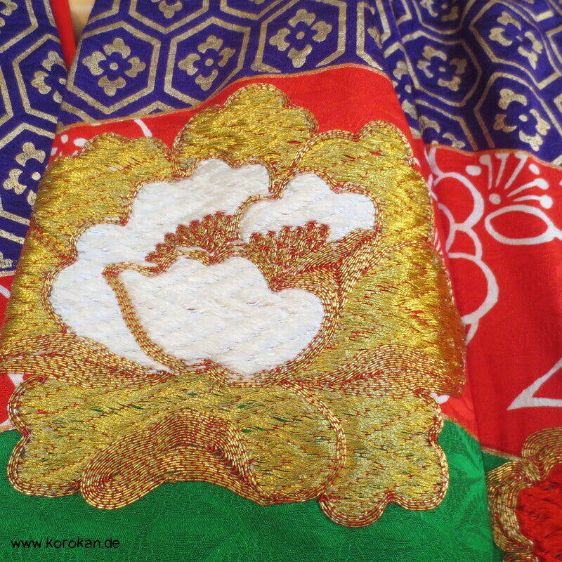 Kakeshita Hochzeits Kimono üppig bestickt mit dickem Saum