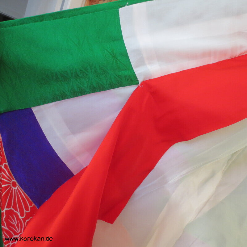 Kakeshita Hochzeits Kimono üppig bestickt mit dickem Saum