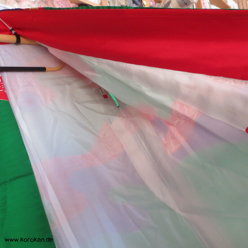 Kakeshita Hochzeits Kimono üppig bestickt mit dickem Saum