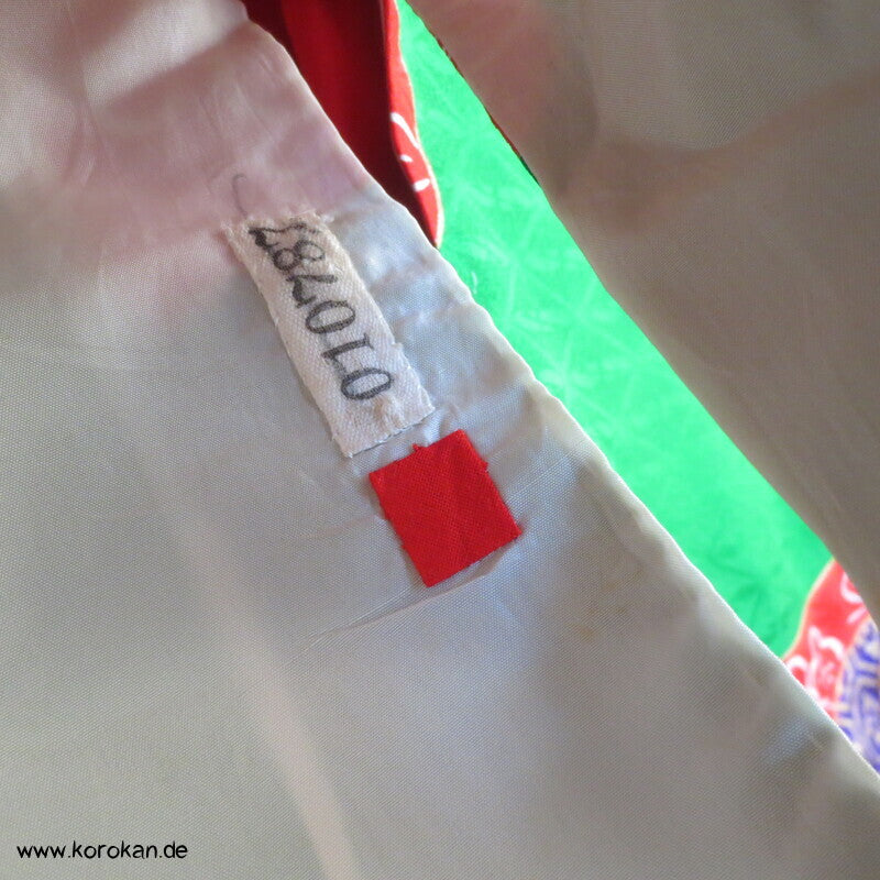 Kakeshita Hochzeits Kimono üppig bestickt mit dickem Saum