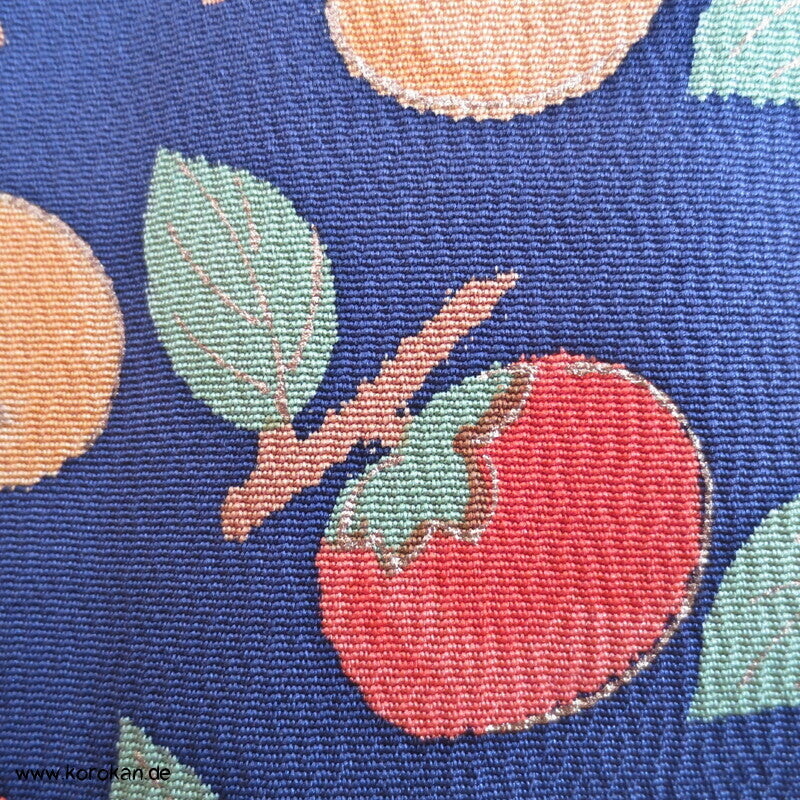 Persimonen auf blauviolett, Goldakzente Seiden Chirimen Crepe Komon Kimono