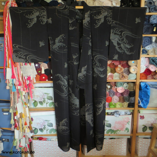 Tsunami Wellen und Vögel in schwarzbraunem Sha Organza Hitoe Kimono