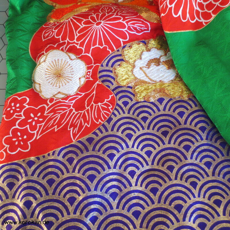 Kakeshita Hochzeits Kimono üppig bestickt mit dickem Saum