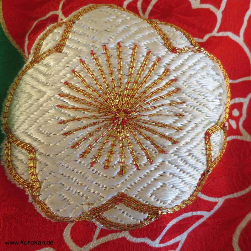 Kakeshita Hochzeits Kimono üppig bestickt mit dickem Saum