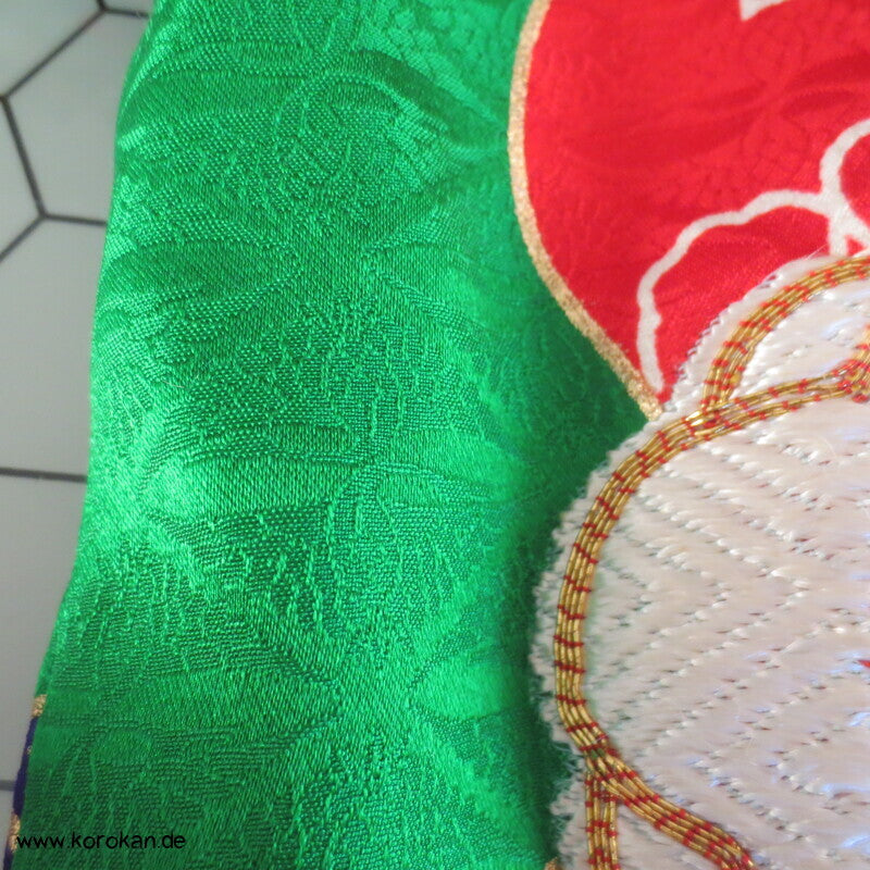 Kakeshita Hochzeits Kimono üppig bestickt mit dickem Saum